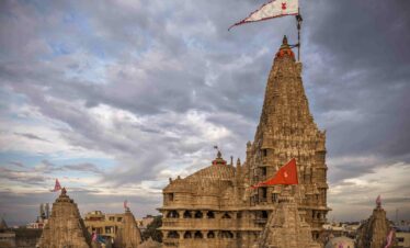 Dwarka (Dwarkadhish Temple)
